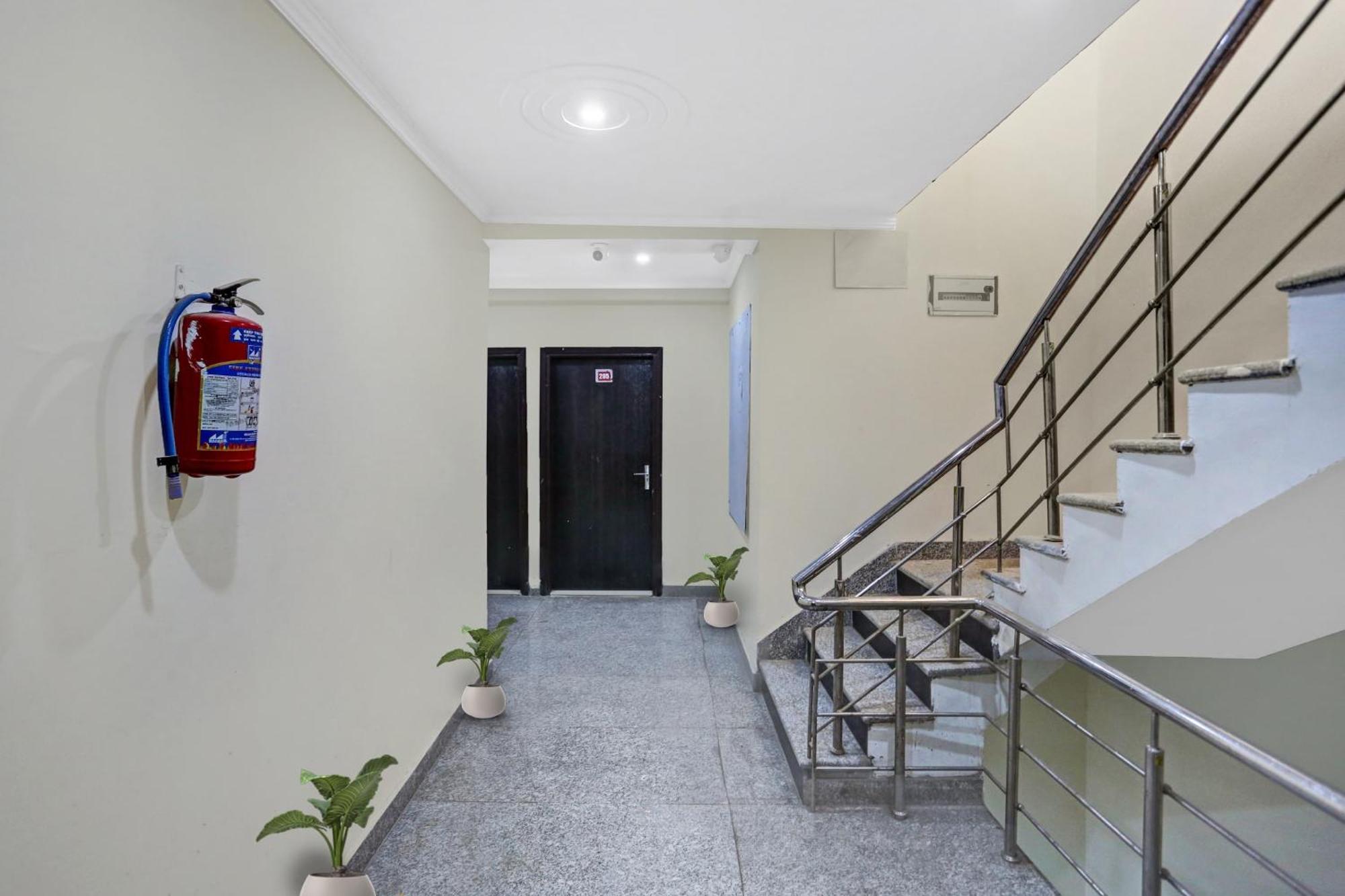 Hotel O Hotel Blue Orchid Νέο Δελχί Εξωτερικό φωτογραφία